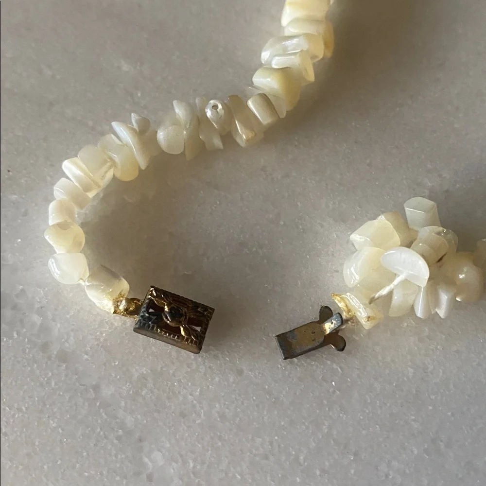 Vintage‎ White Mother of Pearl Chip Necklace